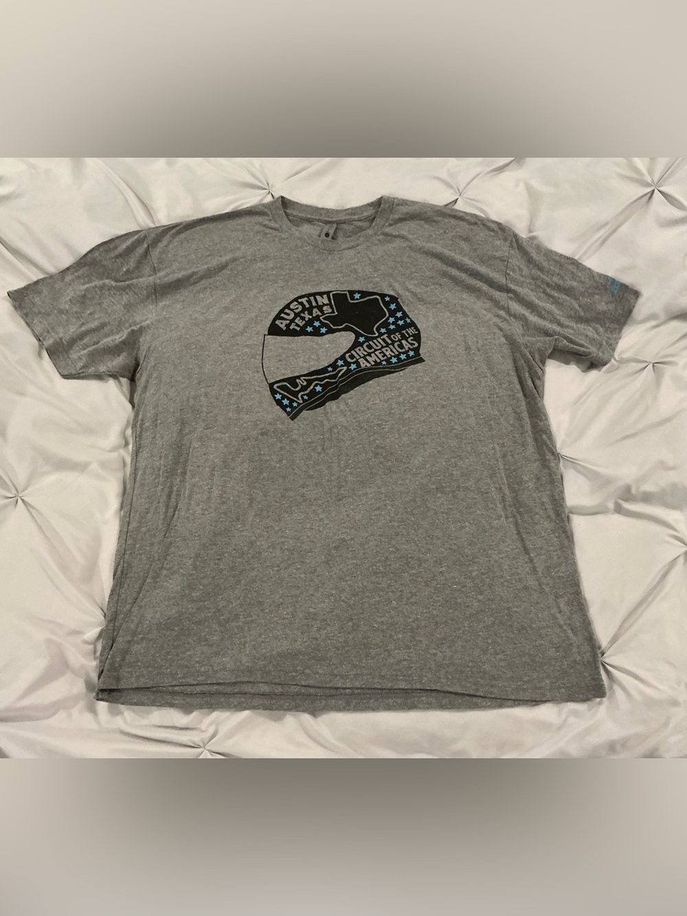 EUC - Men’s Gray Graphic Tee with Blue Accents - Size XXL